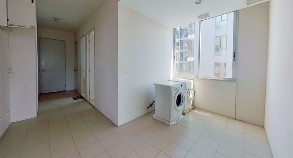 For rent 4 bedrooms condo in Watthana, Bangkok