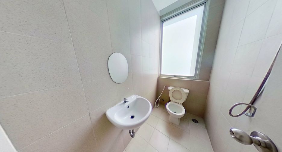 For rent 4 bedrooms condo in Watthana, Bangkok