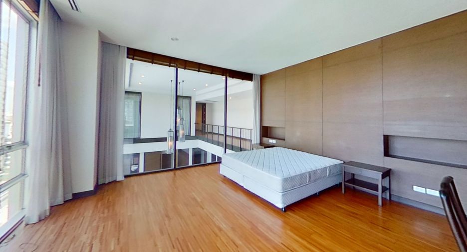 For rent 4 bedrooms condo in Watthana, Bangkok