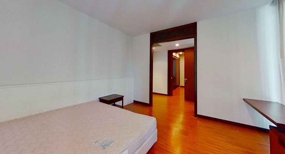 For rent 4 bedrooms condo in Watthana, Bangkok