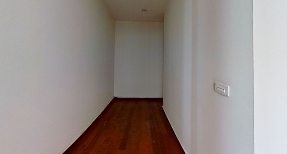 For rent 4 bedrooms condo in Watthana, Bangkok