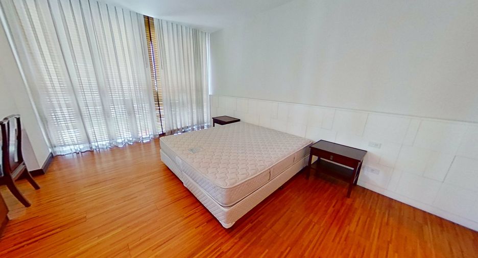 For rent 4 bedrooms condo in Watthana, Bangkok