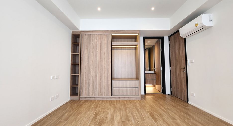 For rent 2 bedrooms apartment in Bang Rak, Bangkok
