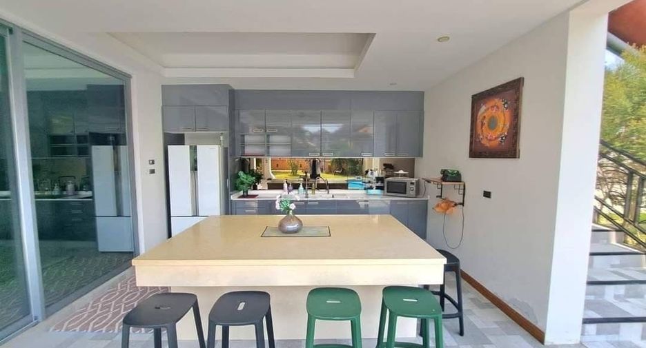 Villa en venta de 9 habitaciones en Bang Lamung, Chonburi