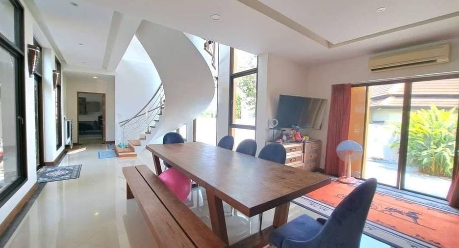Villa en venta de 9 habitaciones en Bang Lamung, Chonburi