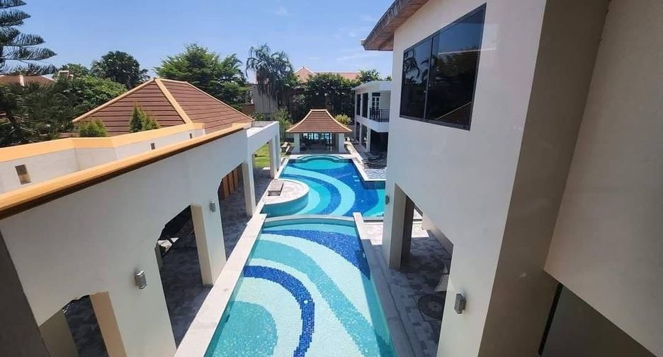 Villa en venta de 9 habitaciones en Bang Lamung, Chonburi