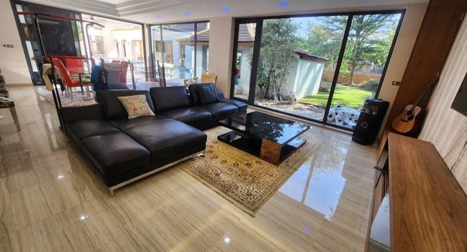Villa en venta de 9 habitaciones en Bang Lamung, Chonburi