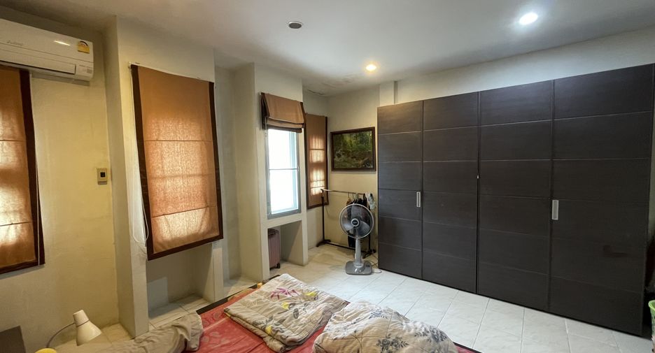 For sale 3 bedrooms townhouse in Don Mueang, Bangkok