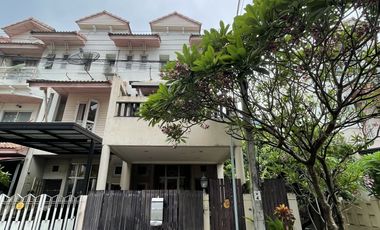 For sale 3 bedrooms townhouse in Don Mueang, Bangkok