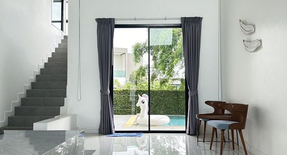 Villa en alquiler de 3 habitaciones en Sattahip, Chonburi