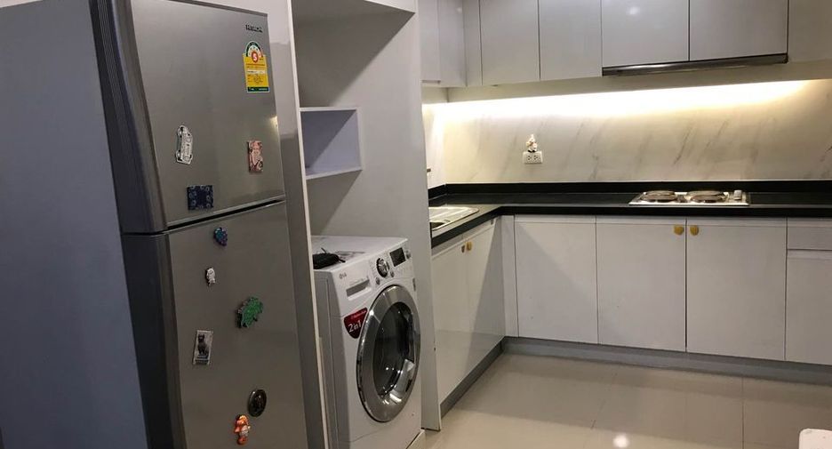 Condo en alquiler de 2 habitaciones en Huai Khwang, Bangkok