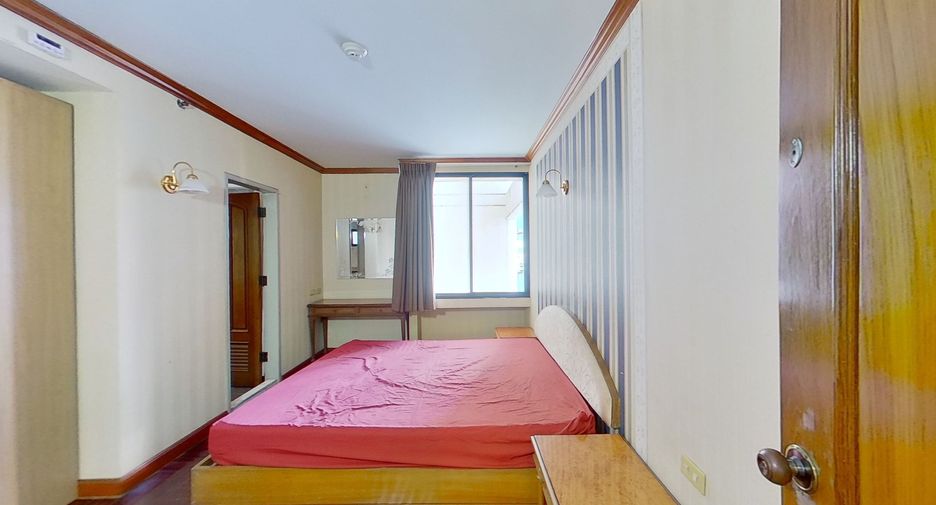 For rent 2 bedrooms condo in Khlong Toei, Bangkok