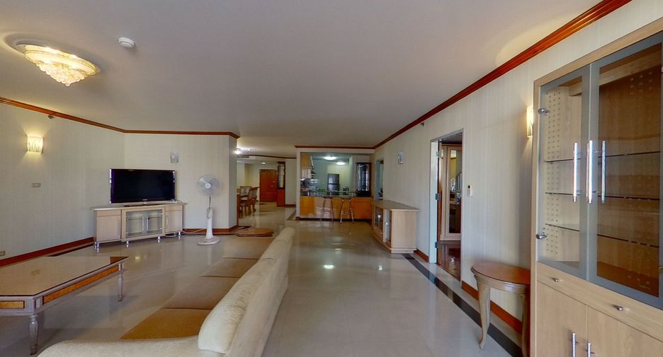 For rent 2 bedrooms condo in Khlong Toei, Bangkok