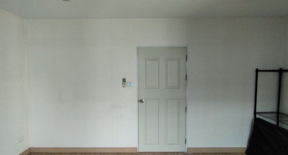 For sale 4 bedrooms townhouse in Mueang Samut Prakan, Samut Prakan