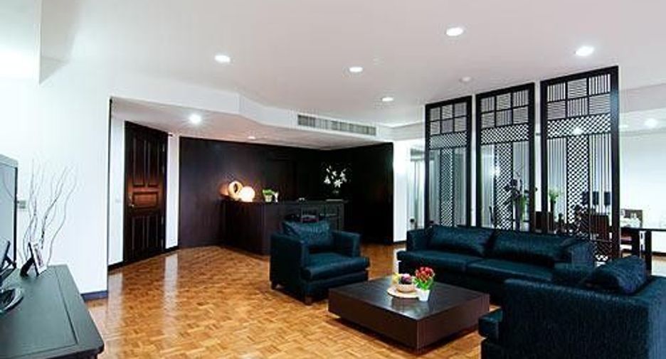 For rent 3 bedrooms condo in Watthana, Bangkok