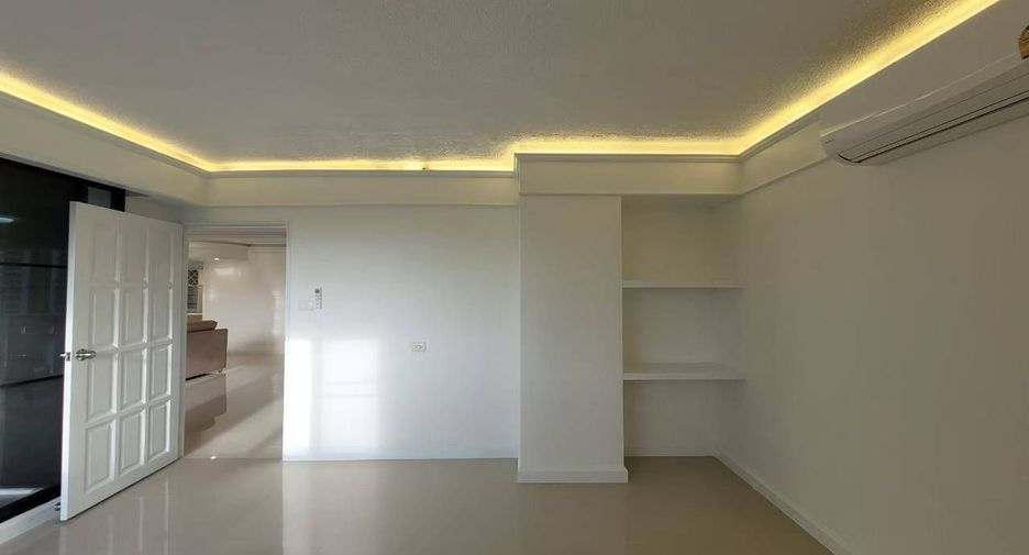 For rent 3 bedrooms apartment in Pathum Wan, Bangkok