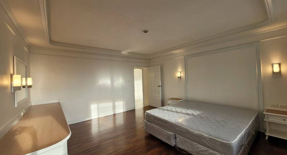 For rent 3 bedrooms apartment in Pathum Wan, Bangkok