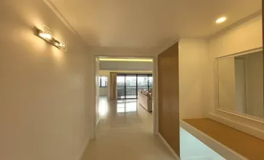 For rent 3 bedrooms apartment in Pathum Wan, Bangkok