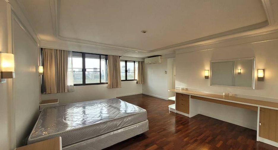 For rent 3 bedrooms apartment in Pathum Wan, Bangkok