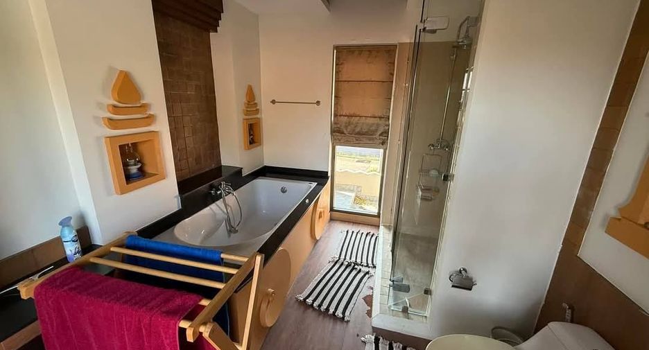 For rent 5 bedrooms villa in Bang Lamung, Chonburi