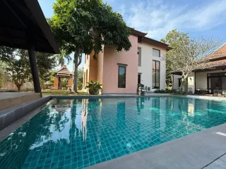 For rent 5 bedrooms villa in Bang Lamung, Chonburi