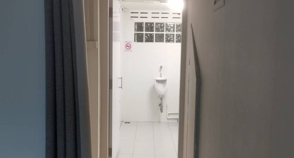 For rent 4 bedrooms townhouse in Bang Rak, Bangkok