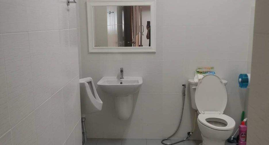 For rent 4 bedrooms townhouse in Bang Rak, Bangkok