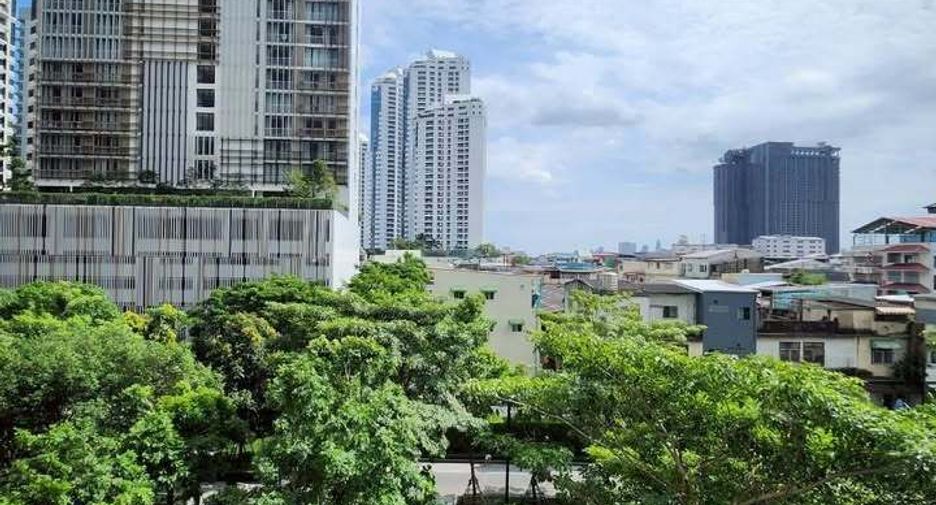 For rent 2 bedrooms condo in Khlong Toei, Bangkok
