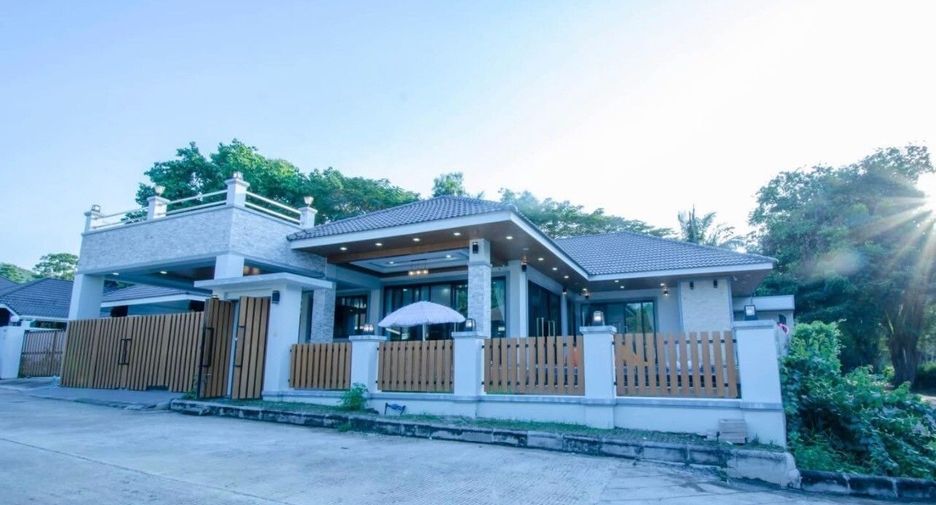 For rent 3 bedrooms villa in Sattahip, Chonburi