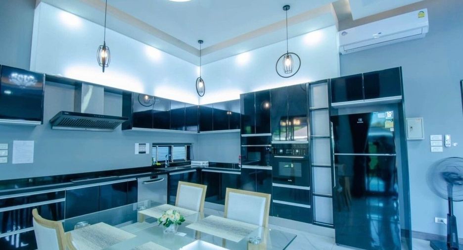 For rent 3 bedrooms villa in Sattahip, Chonburi
