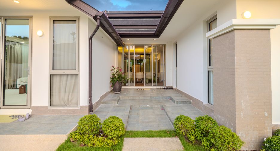 For rent 5 bedrooms villa in Thalang, Phuket