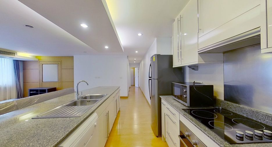 For rent 2 bedrooms apartment in Pathum Wan, Bangkok