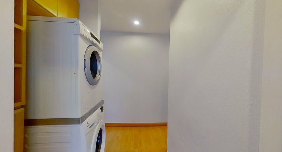 For rent 2 bedrooms apartment in Pathum Wan, Bangkok