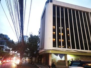 Casa adosada en venta y en alquiler de 8 habitaciones en Watthana, Bangkok