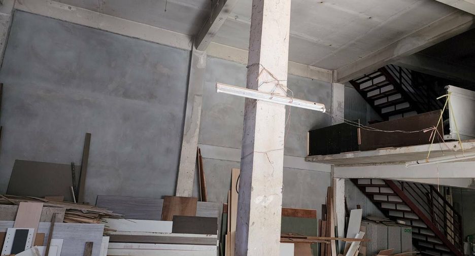 Casa adosada en venta y en alquiler de 8 habitaciones en Watthana, Bangkok