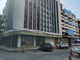 Casa adosada en venta y en alquiler de 8 habitaciones en Watthana, Bangkok