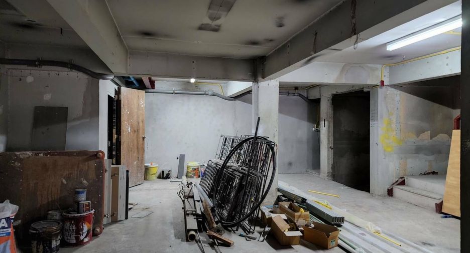 Casa adosada en venta y en alquiler de 8 habitaciones en Watthana, Bangkok