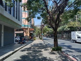 Casa adosada en venta y en alquiler de 8 habitaciones en Watthana, Bangkok