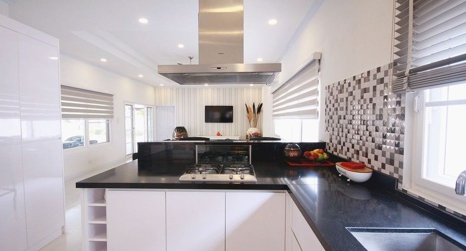 For sale 4 bedrooms villa in Hua Hin, Prachuap Khiri Khan