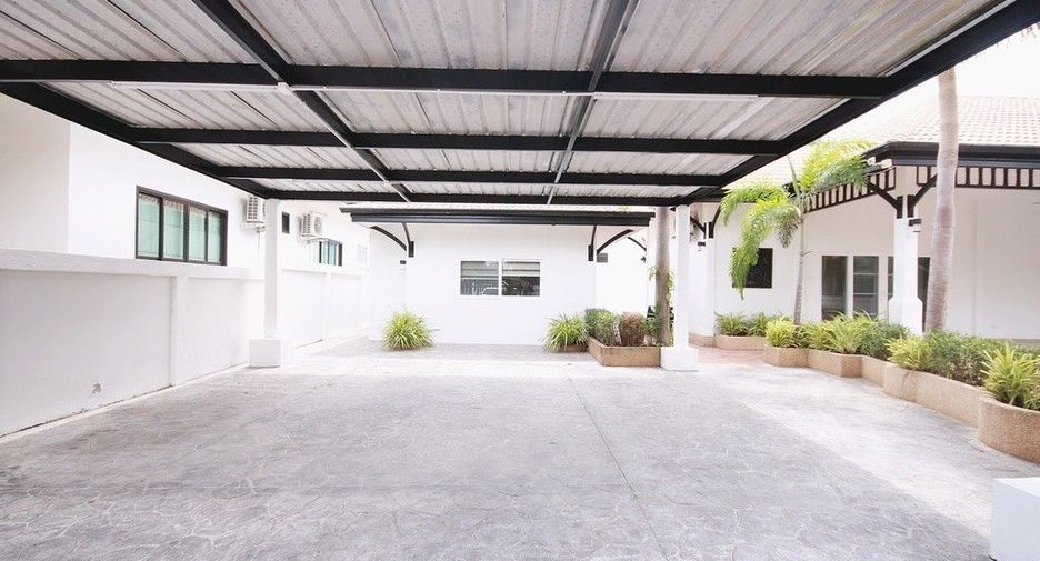 For sale 4 bedrooms villa in Hua Hin, Prachuap Khiri Khan