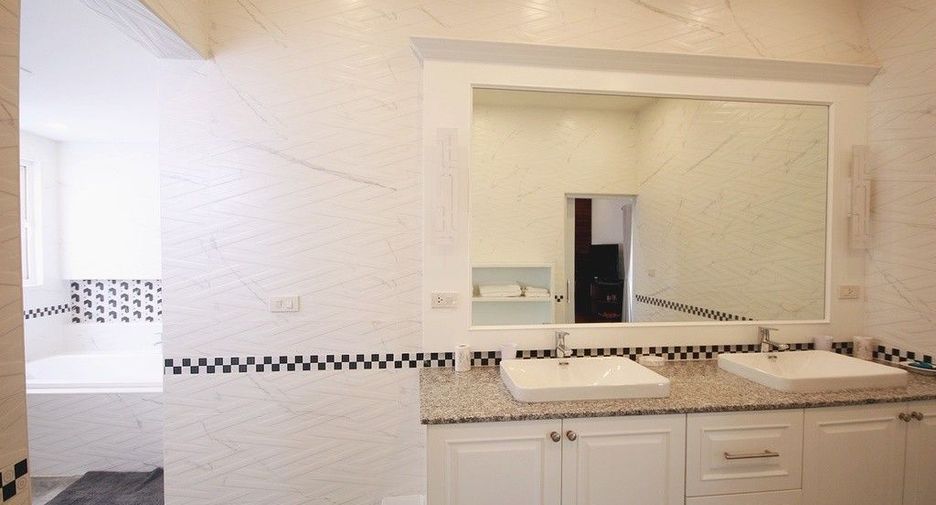 For sale 4 bedrooms villa in Hua Hin, Prachuap Khiri Khan