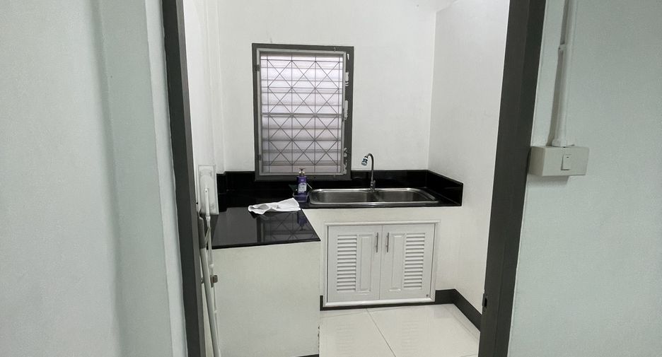 For sale studio townhouse in Khlong San, Bangkok