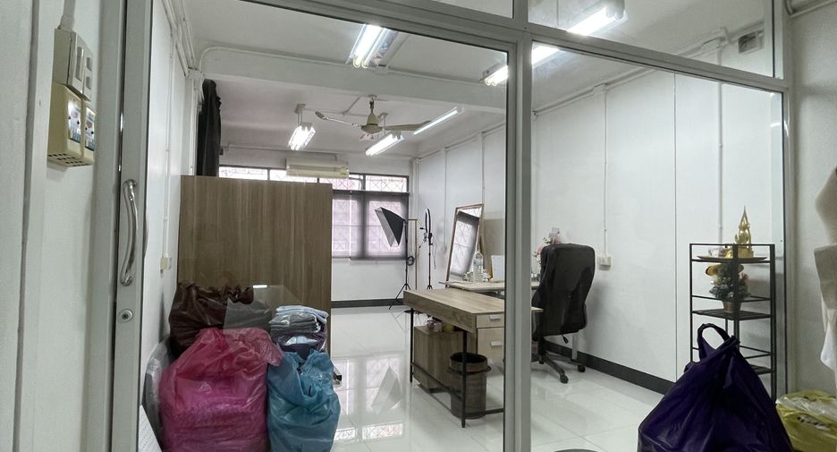 For sale studio townhouse in Khlong San, Bangkok
