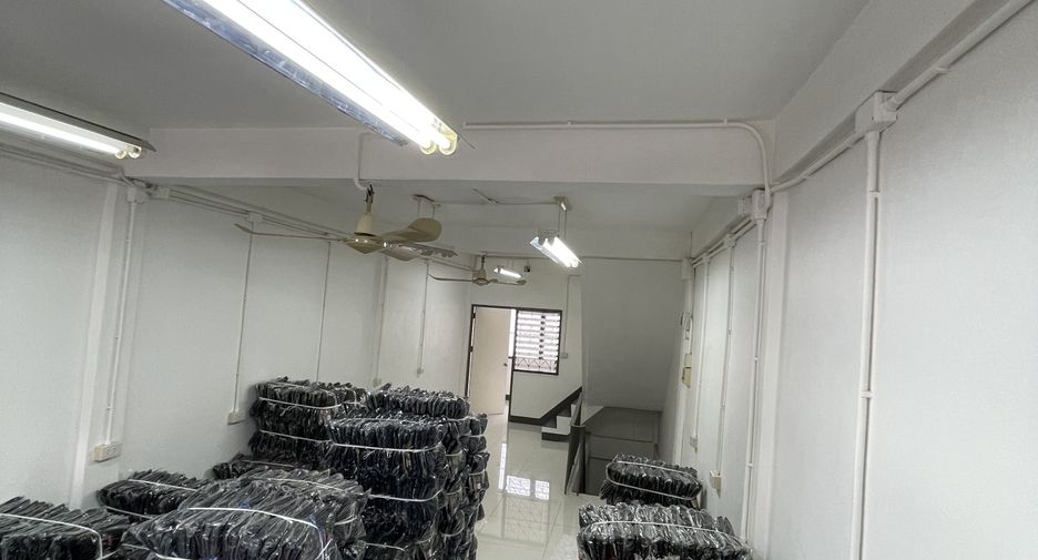 For sale studio townhouse in Khlong San, Bangkok