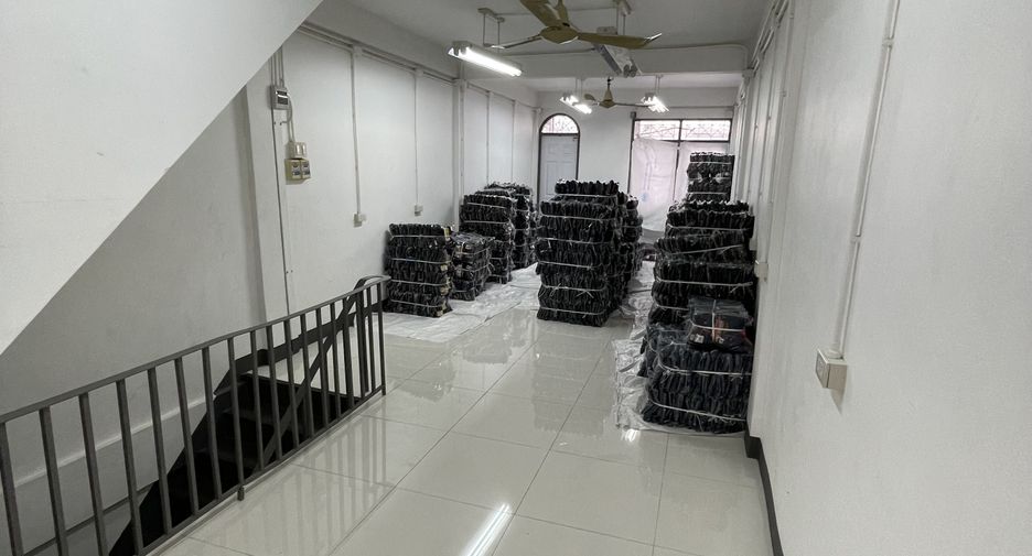 For sale studio townhouse in Khlong San, Bangkok