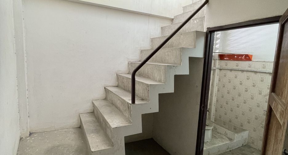 For sale studio townhouse in Khlong San, Bangkok