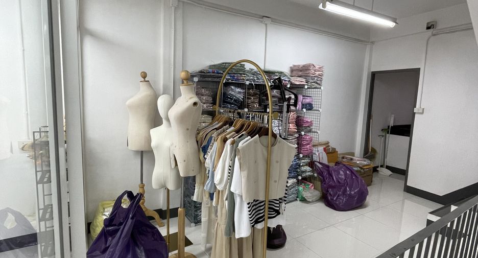 For sale studio townhouse in Khlong San, Bangkok