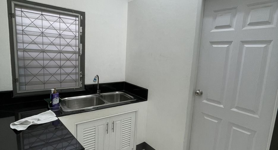 For sale studio townhouse in Khlong San, Bangkok