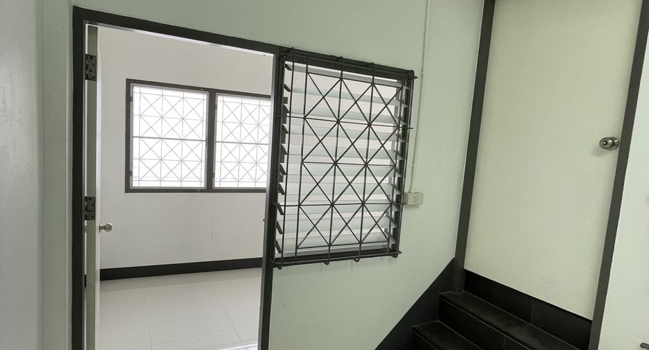 For sale studio townhouse in Khlong San, Bangkok
