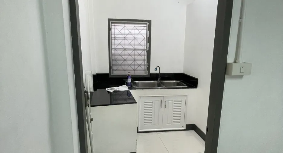 For sale studio townhouse in Khlong San, Bangkok